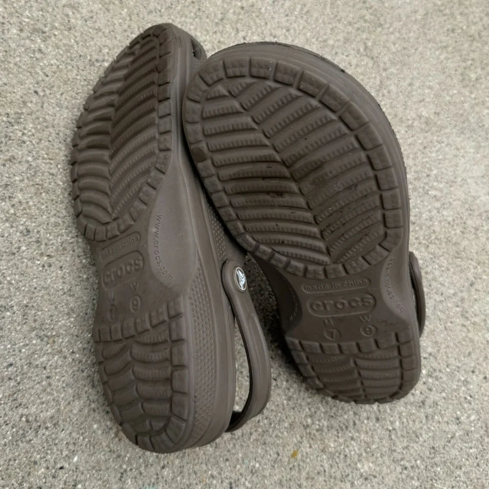 Crocs women’s clogs taupe size 9 preloved summer park beach pool vacation casual - Picture 3 of 5